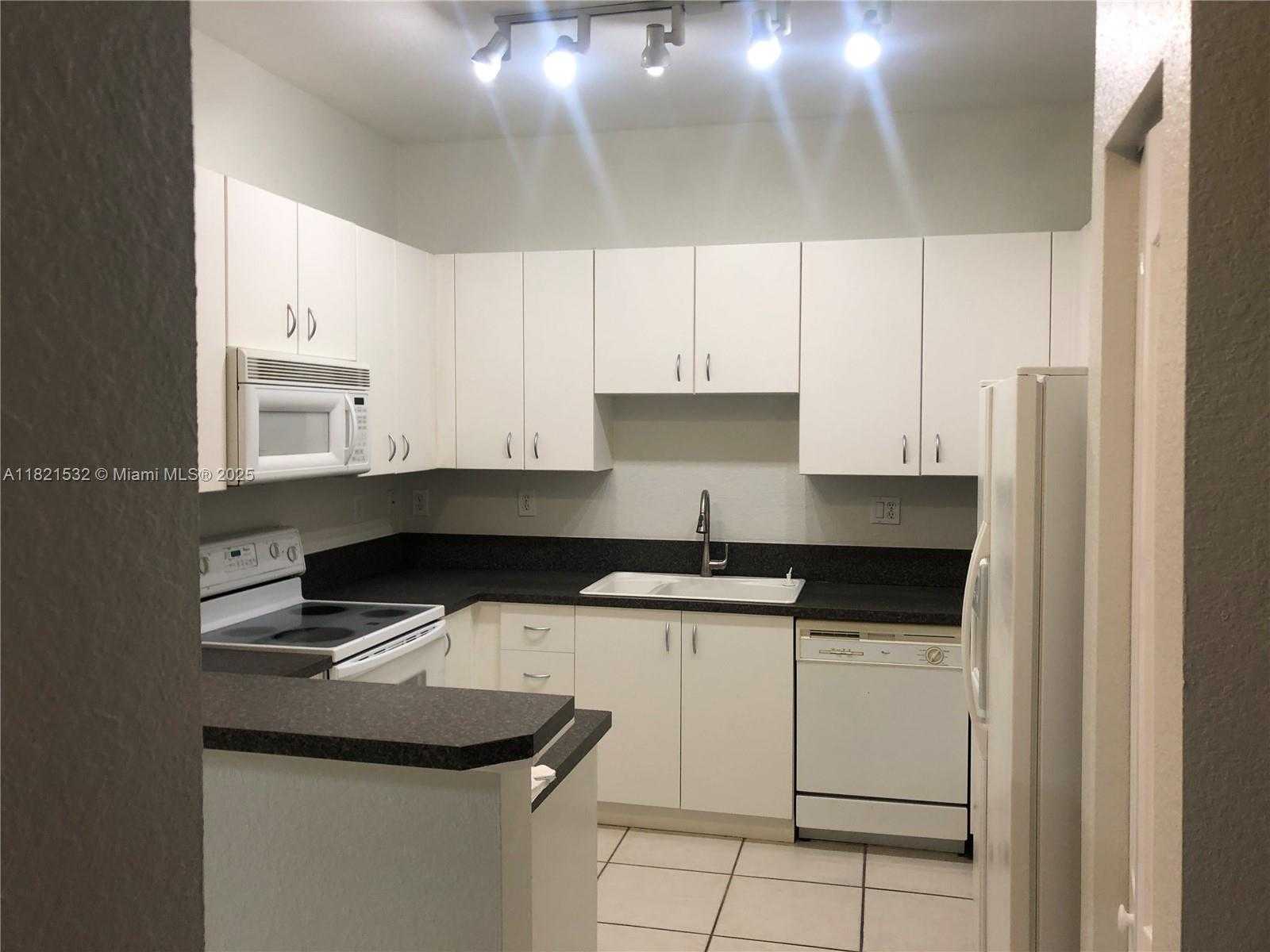 Small Image of 10932 NORTH WEST 69 ST, Doral Number 4