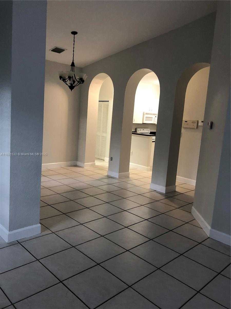 Small Image of 10932 NORTH WEST 69 ST, Doral Number 6