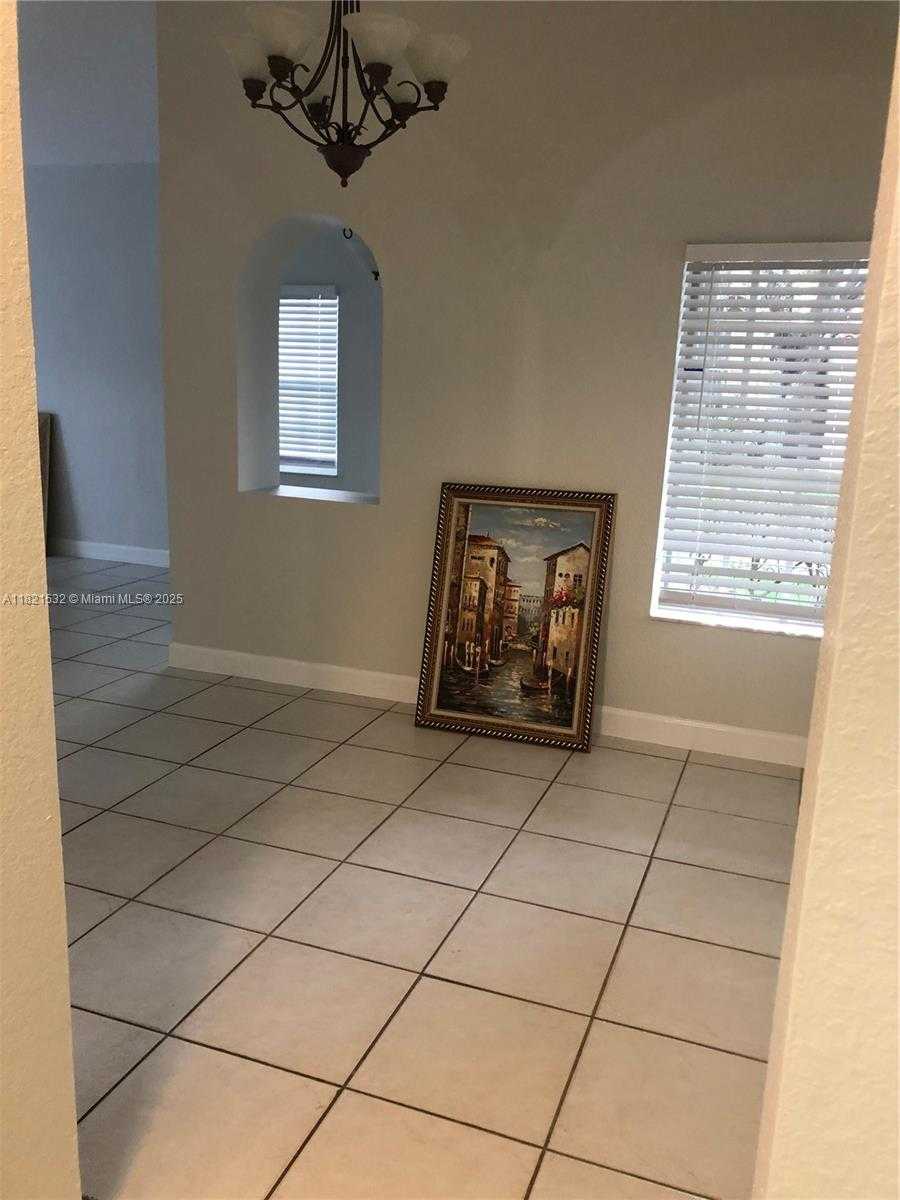 Small Image of 10932 NORTH WEST 69 ST, Doral Number 7