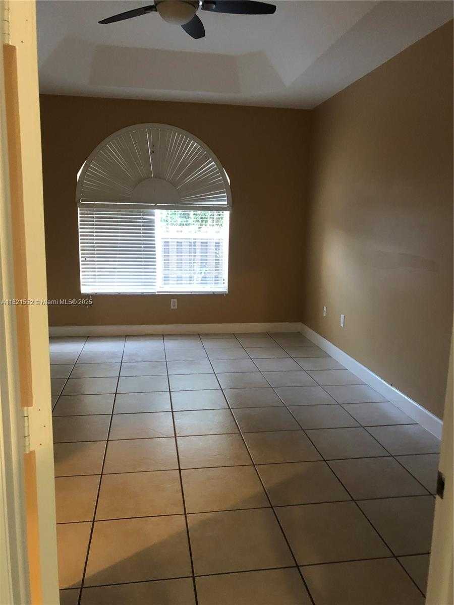 Small Image of 10932 NORTH WEST 69 ST, Doral Number 8