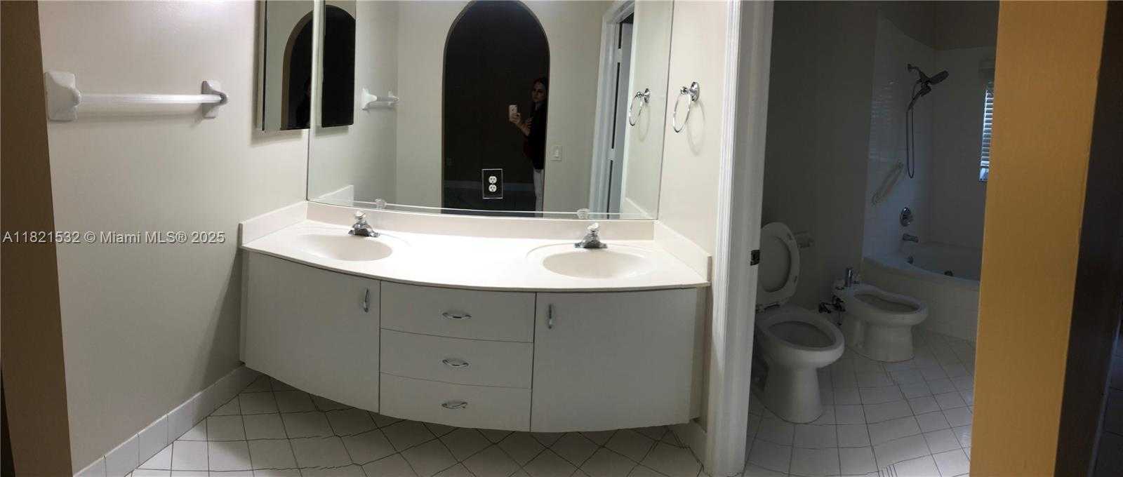 Small Image of 10932 NORTH WEST 69 ST, Doral Number 9