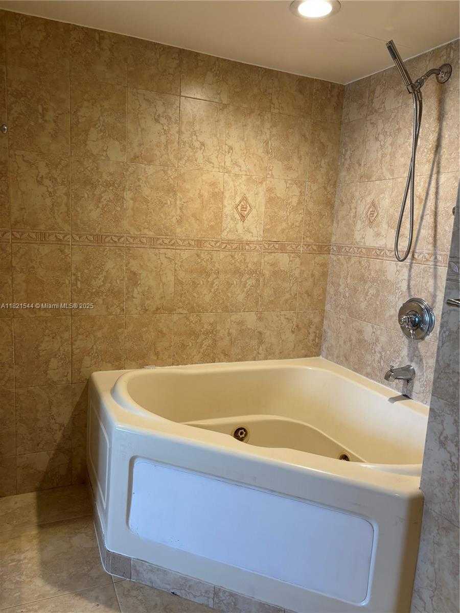 Small Image of 1833 SOUTH OCEAN DR #1203, Hallandale Beach Number 20