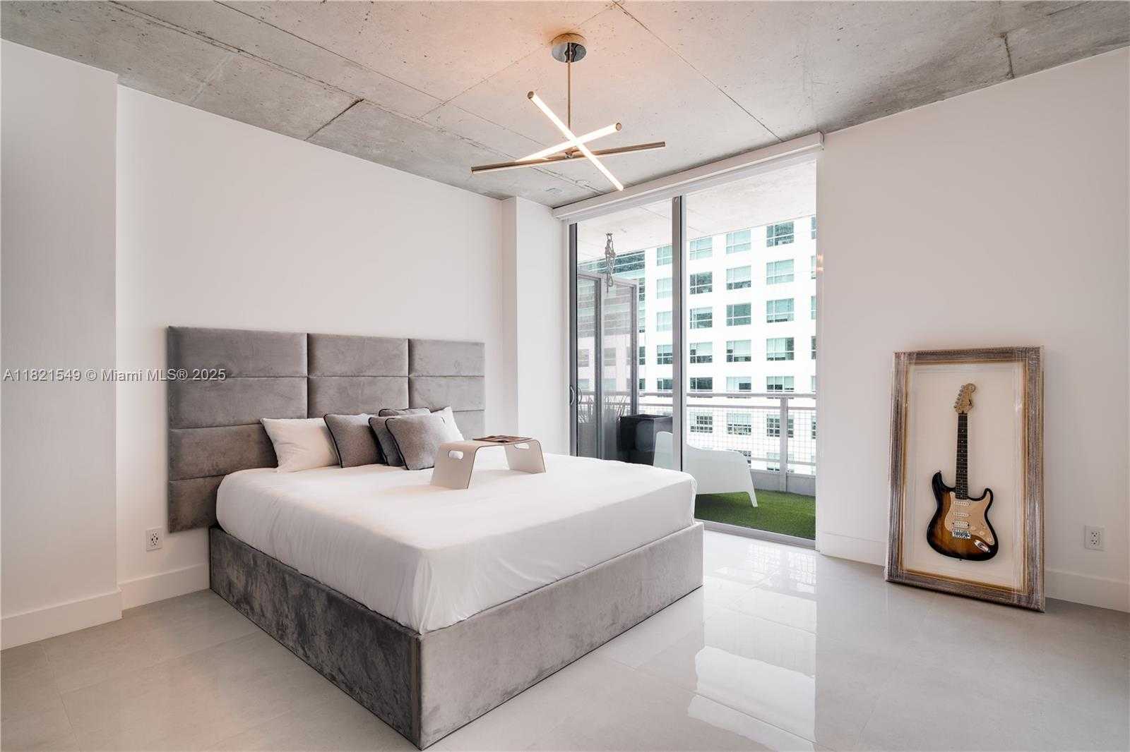 Small Image of 690 SOUTH WEST 1ST CT #2312, Miami Number 14