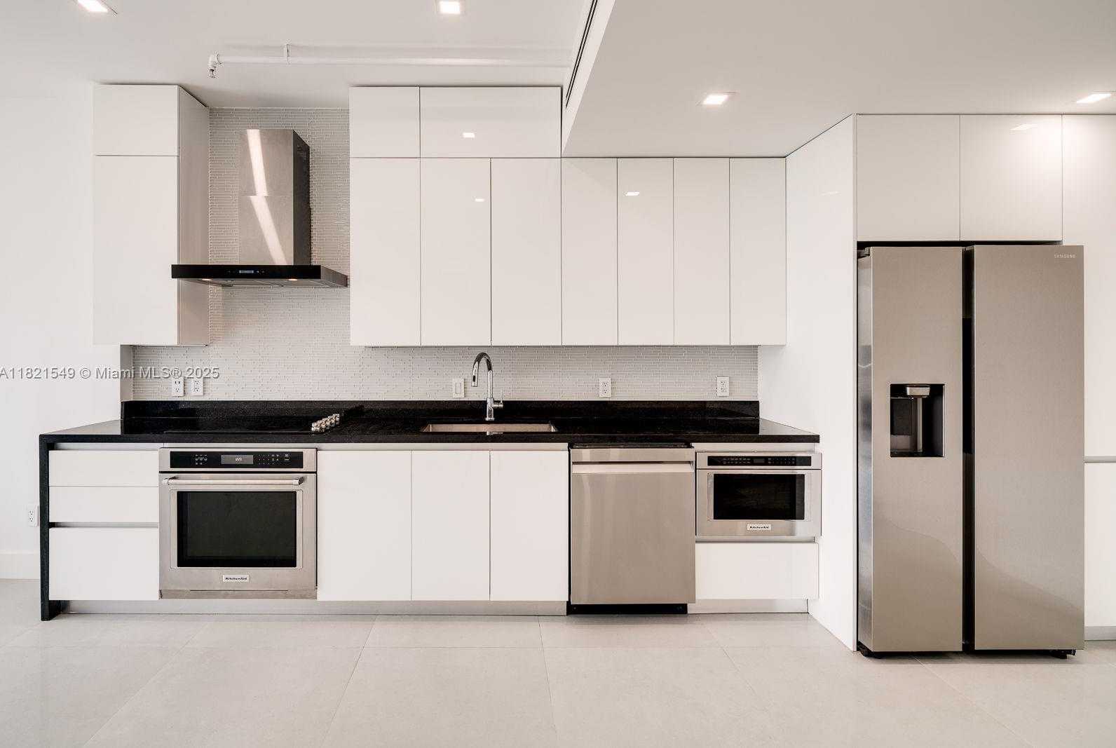 Small Image of 690 SOUTH WEST 1ST CT #2312, Miami Number 3