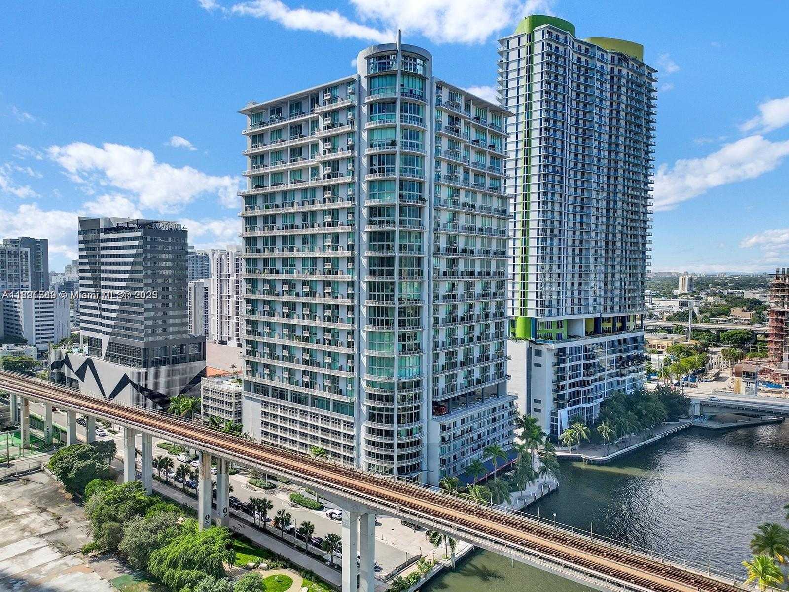Small Image of 690 SOUTH WEST 1ST CT #2312, Miami Number 30