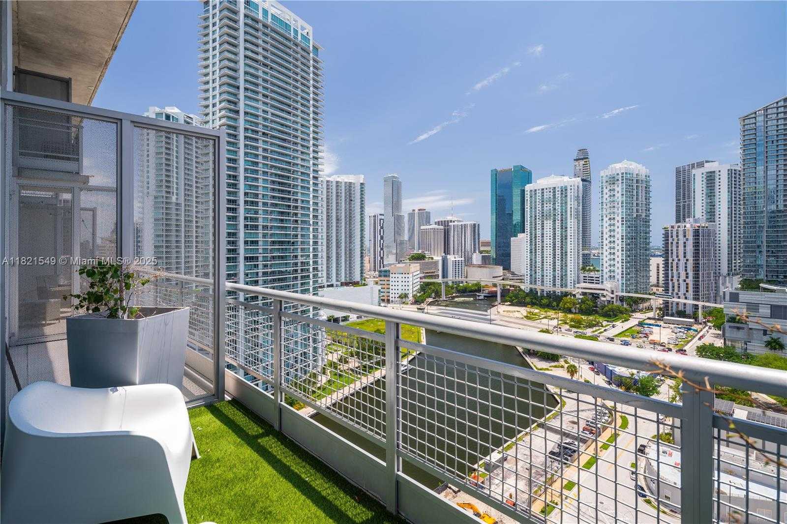Small Image of 690 SOUTH WEST 1ST CT #2312, Miami Number 6