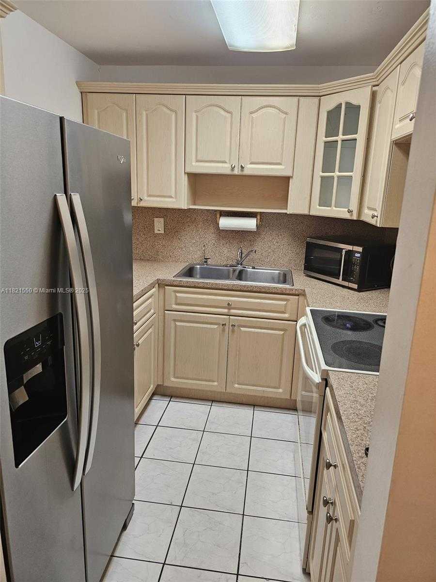 Small Image of 1555 WEST 44TH PL #221B, Hialeah Number 4