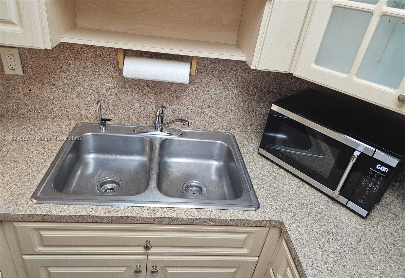 Small Image of 1555 WEST 44TH PL #221B, Hialeah Number 5