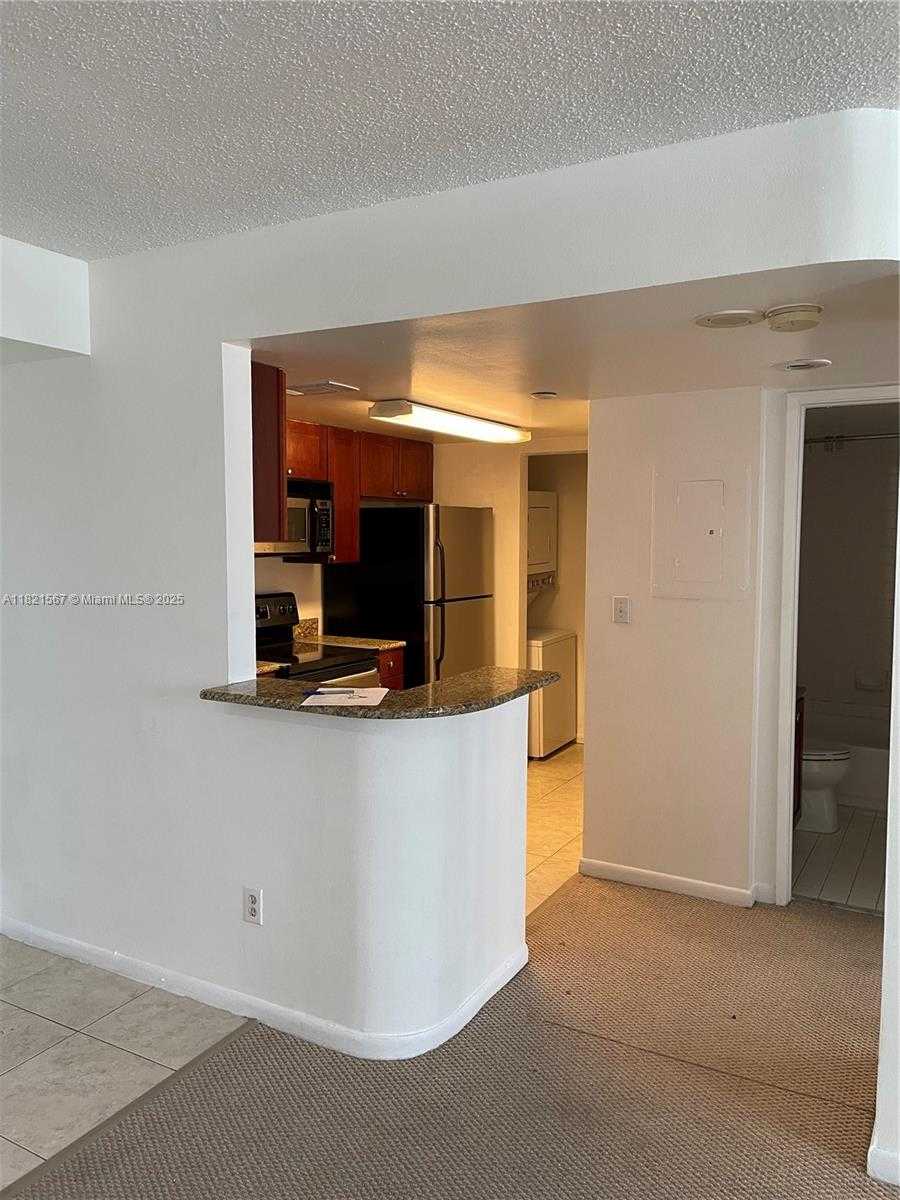 Small Image of 770 CLAUGHTON ISLAND DR #410, Miami Number 16
