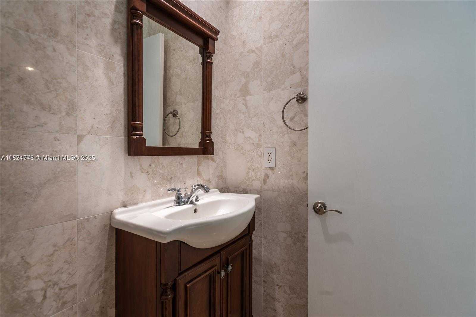 Small Image of 901 BRICKELL KEY BLVD #3004, Miami Number 9