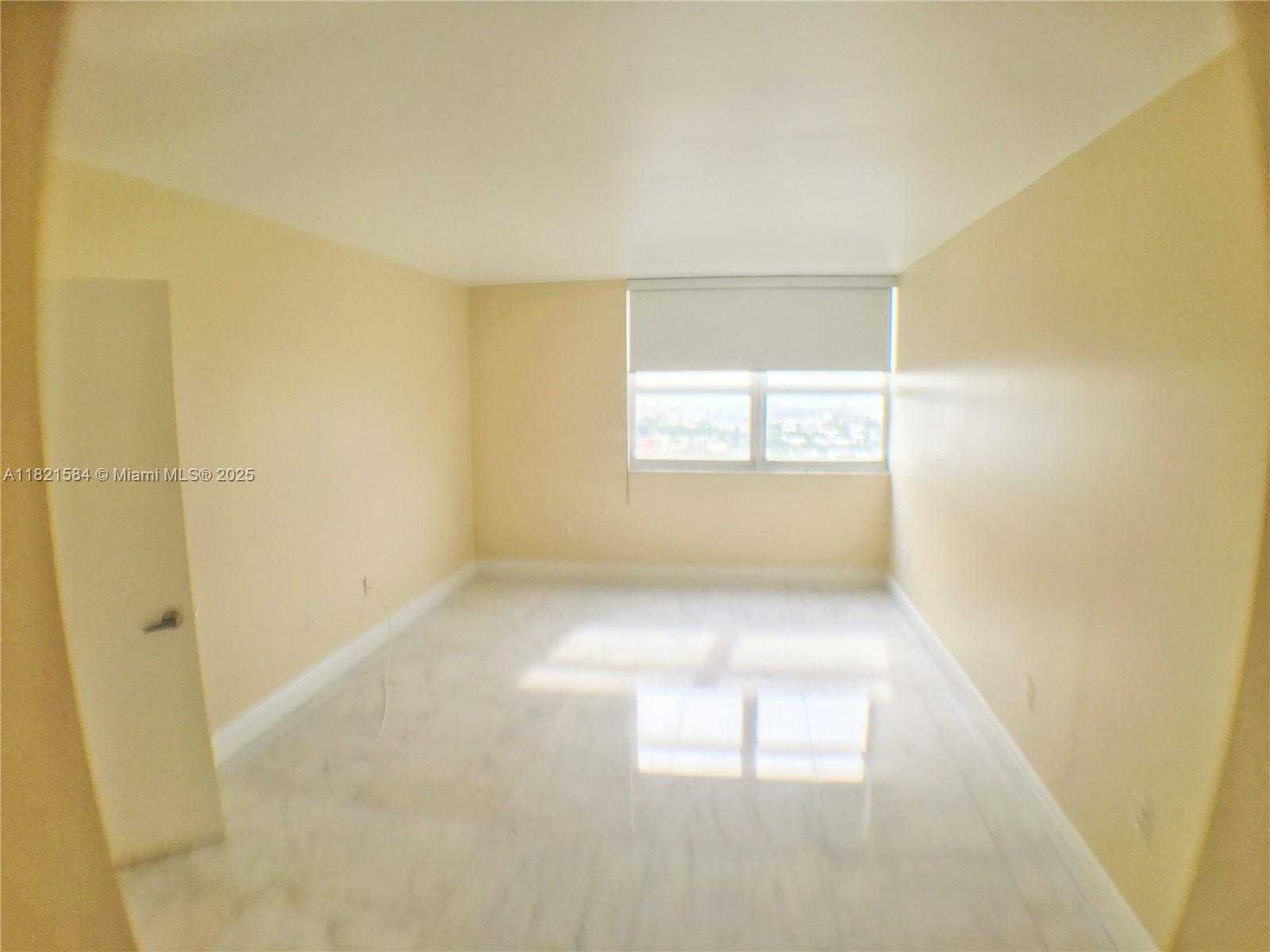 Small Image of 650 WEST AVE #2012, Miami Beach Number 13