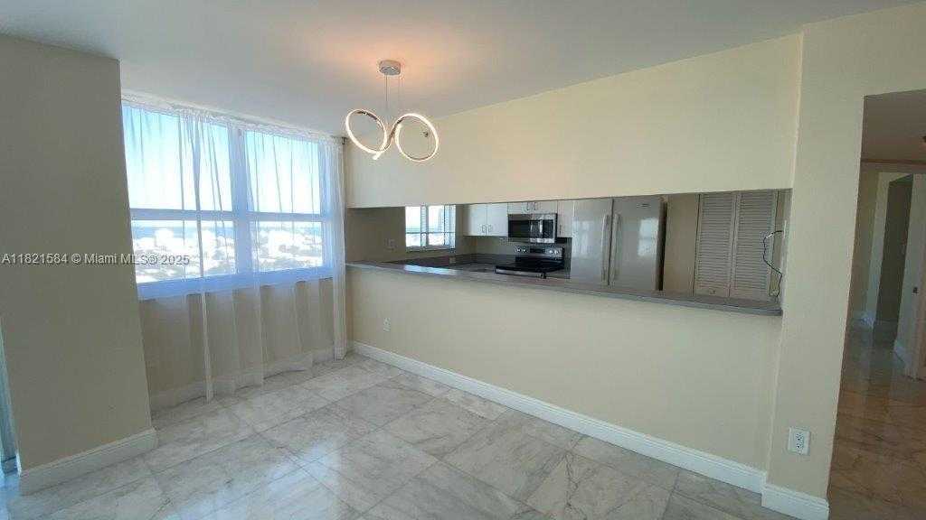 Small Image of 650 WEST AVE #2012, Miami Beach Number 2