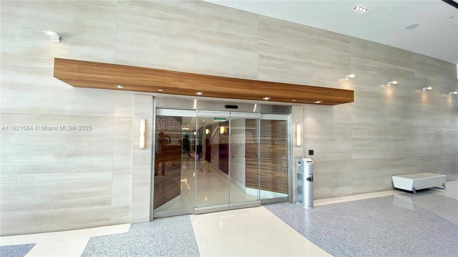 Small Image of 650 WEST AVE #2012, Miami Beach Number 22
