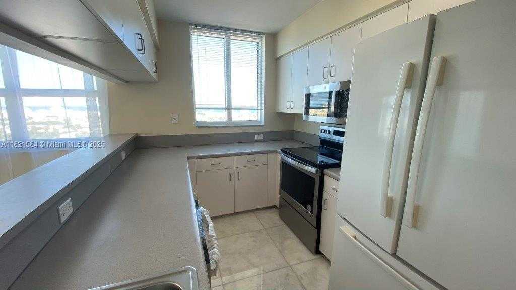Small Image of 650 WEST AVE #2012, Miami Beach Number 4