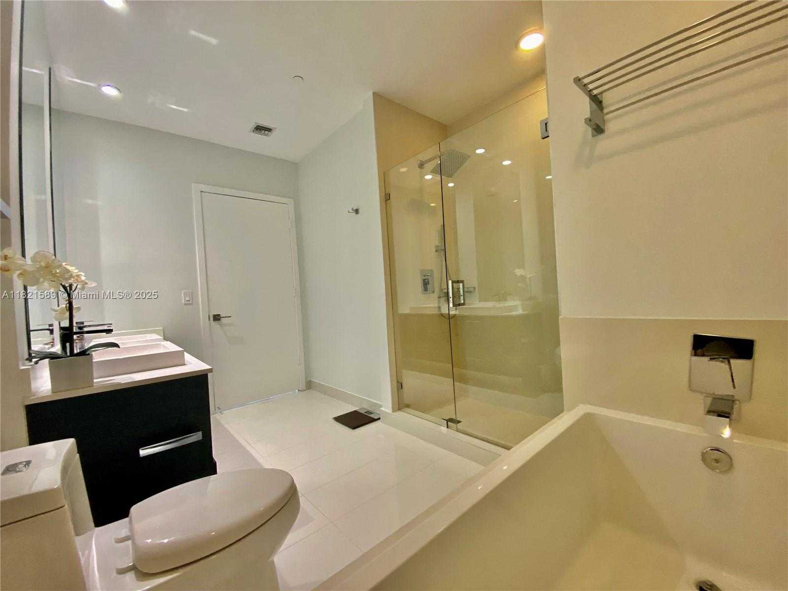 Small Image of 55 SOUTH WEST 9TH ST #4201, Miami Number 16