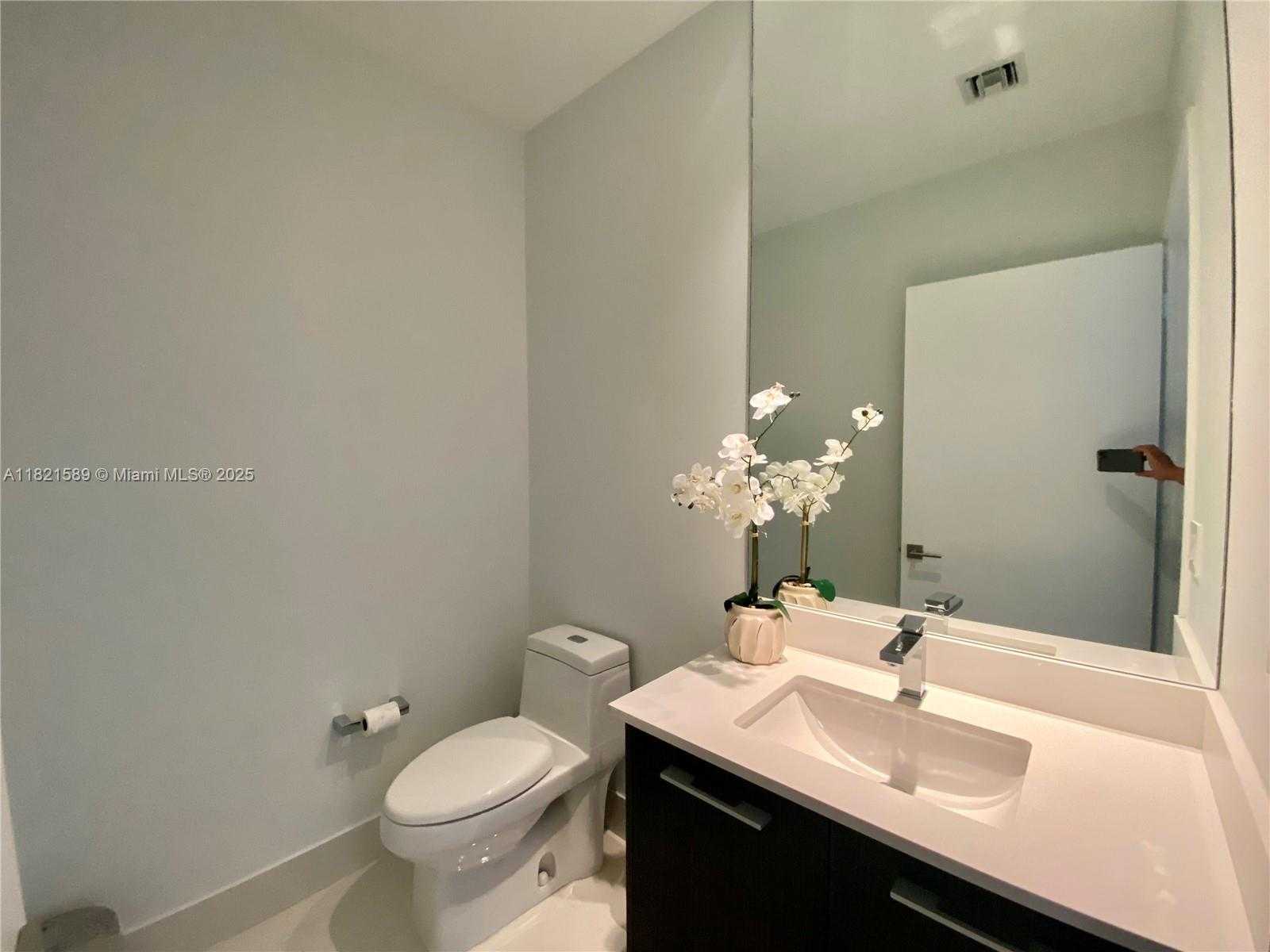 Small Image of 55 SOUTH WEST 9TH ST #4201, Miami Number 23