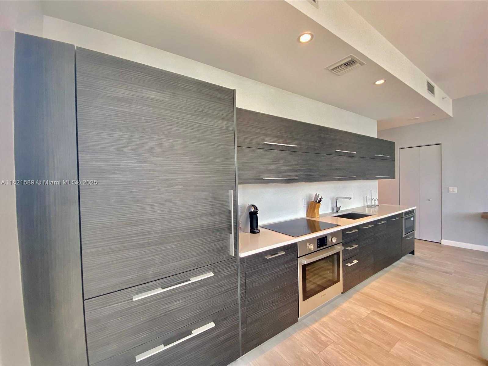 Small Image of 55 SOUTH WEST 9TH ST #4201, Miami Number 8