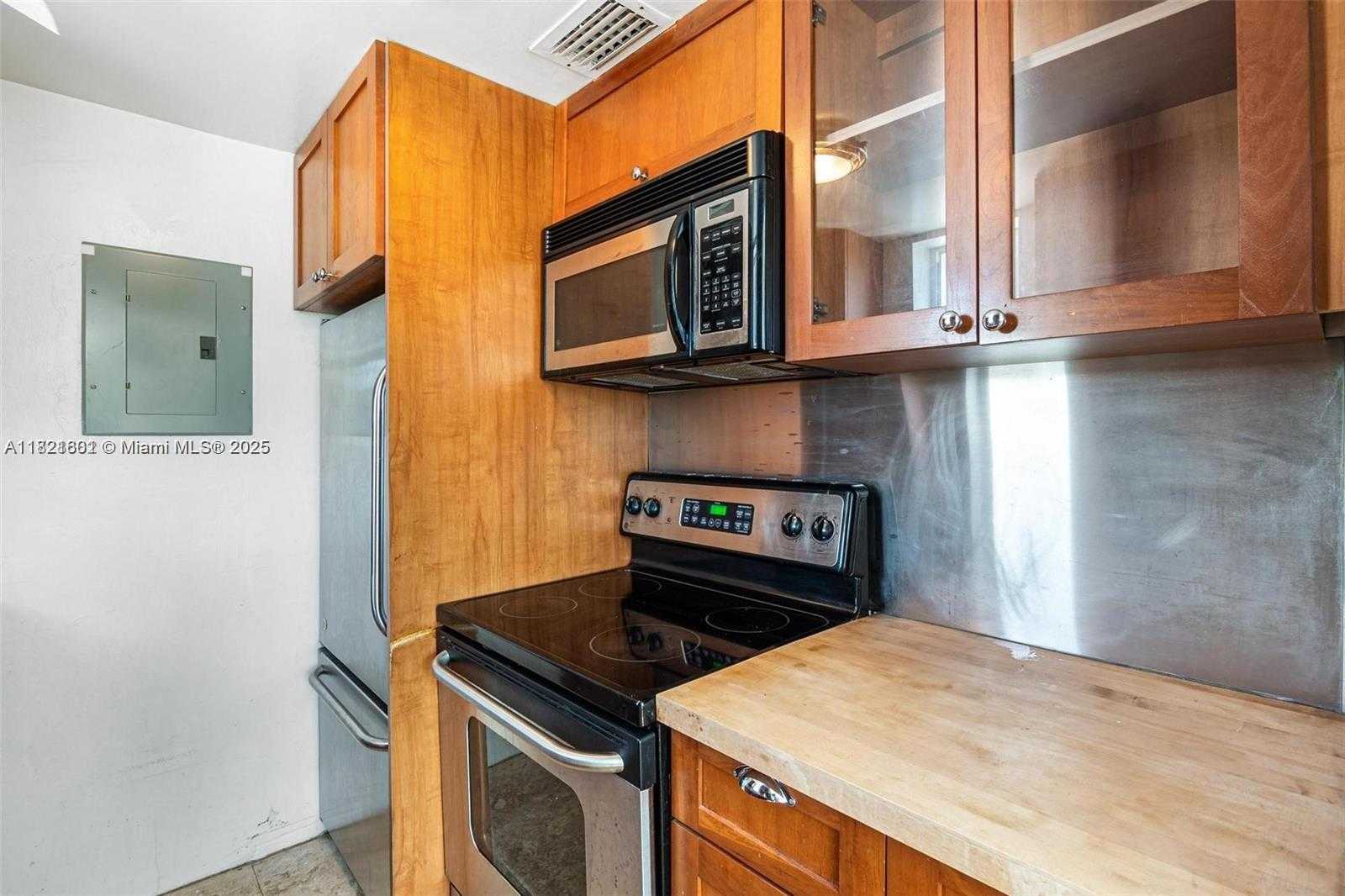 Small Image of 4015 NORTH MERIDIAN AVE #6, Miami Beach Number 8