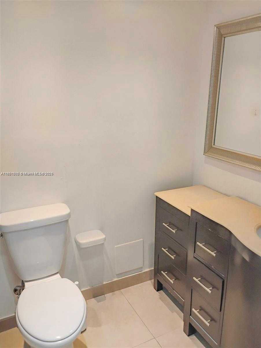 Small Image of 5445 COLLINS AVENUE #805, Miami Beach Number 13