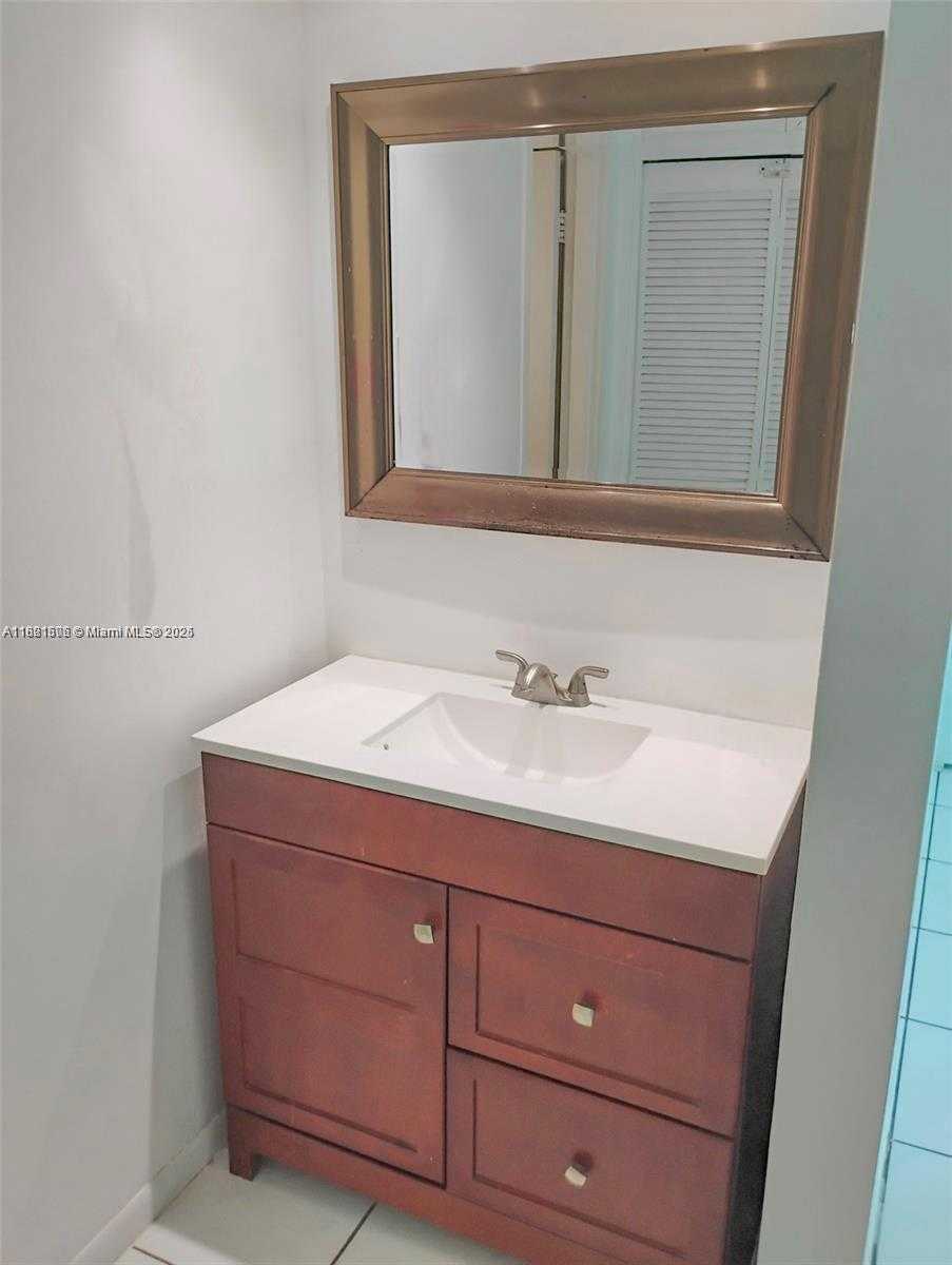 Small Image of 5445 COLLINS AVENUE #805, Miami Beach Number 14