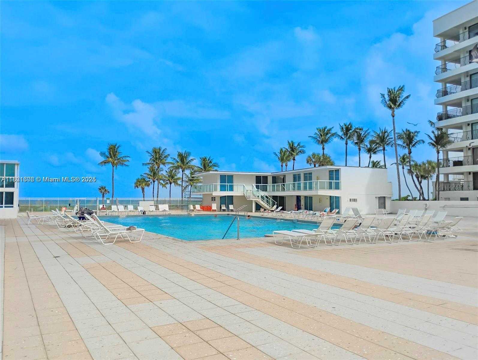 Small Image of 5445 COLLINS AVENUE #805, Miami Beach Number 25