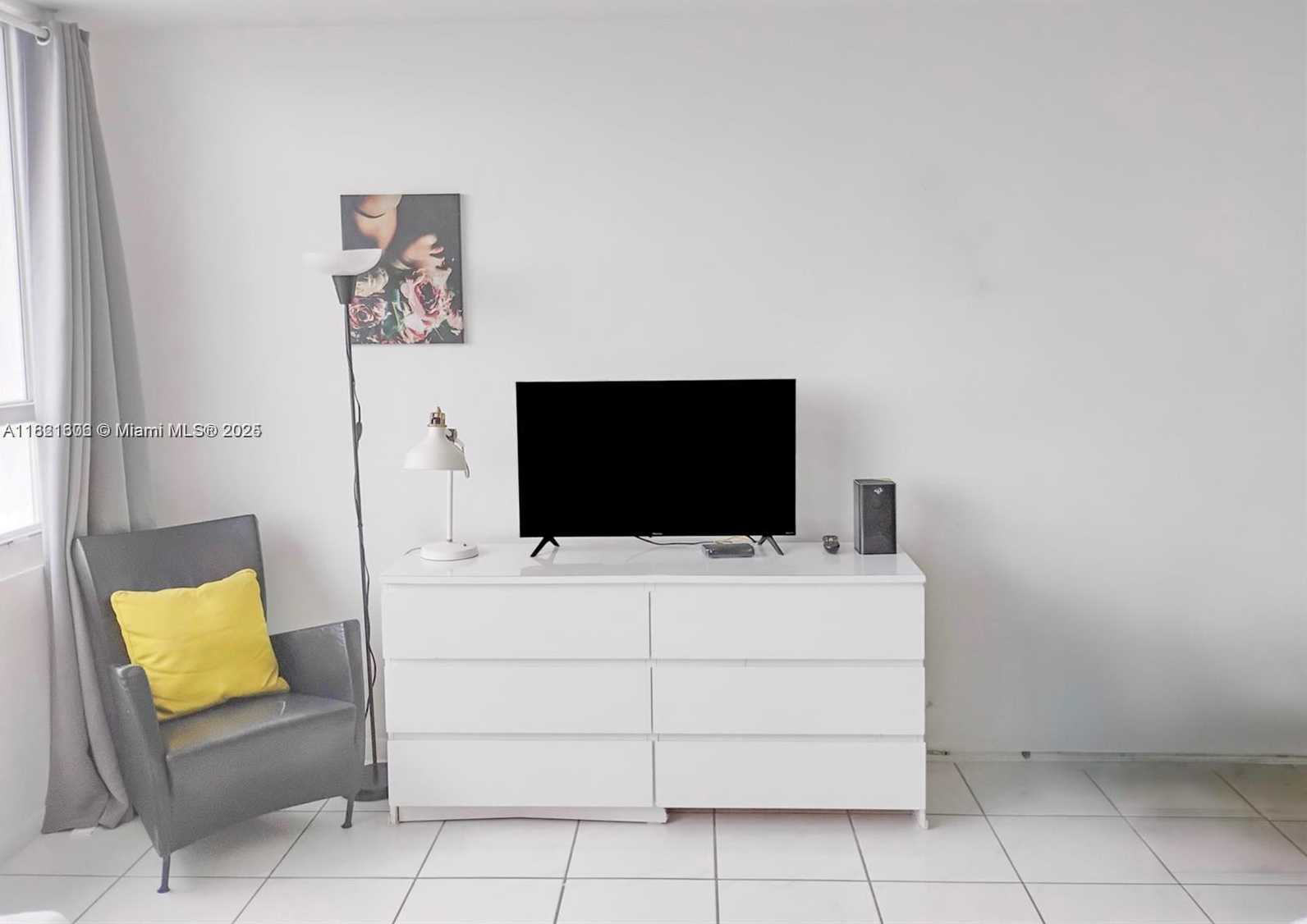 Small Image of 5445 COLLINS AVENUE #805, Miami Beach Number 3