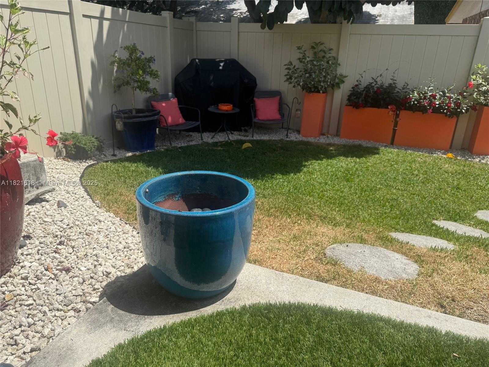 Imagen de Pequeño Objeto