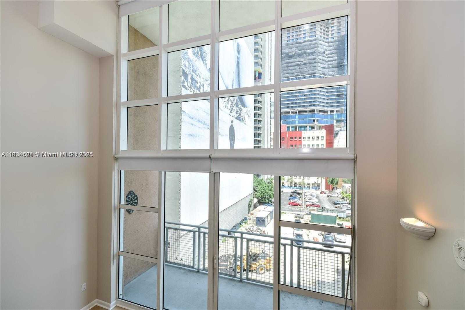 Small Image of 244 BISCAYNE BLVD #447, Miami Number 13