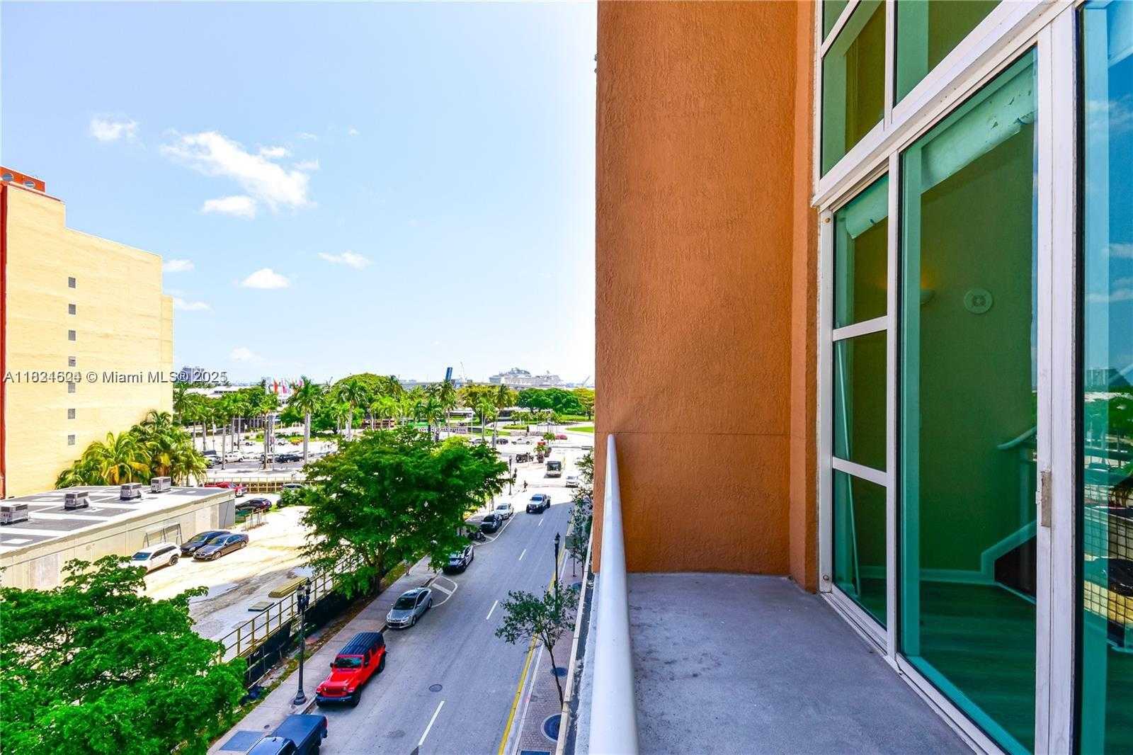 Small Image of 244 BISCAYNE BLVD #447, Miami Number 17