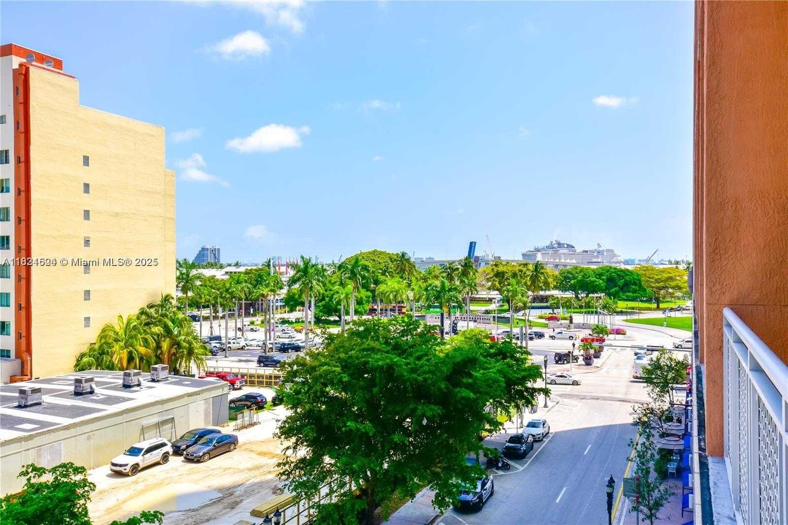 Small Image of 244 BISCAYNE BLVD #447, Miami Number 19