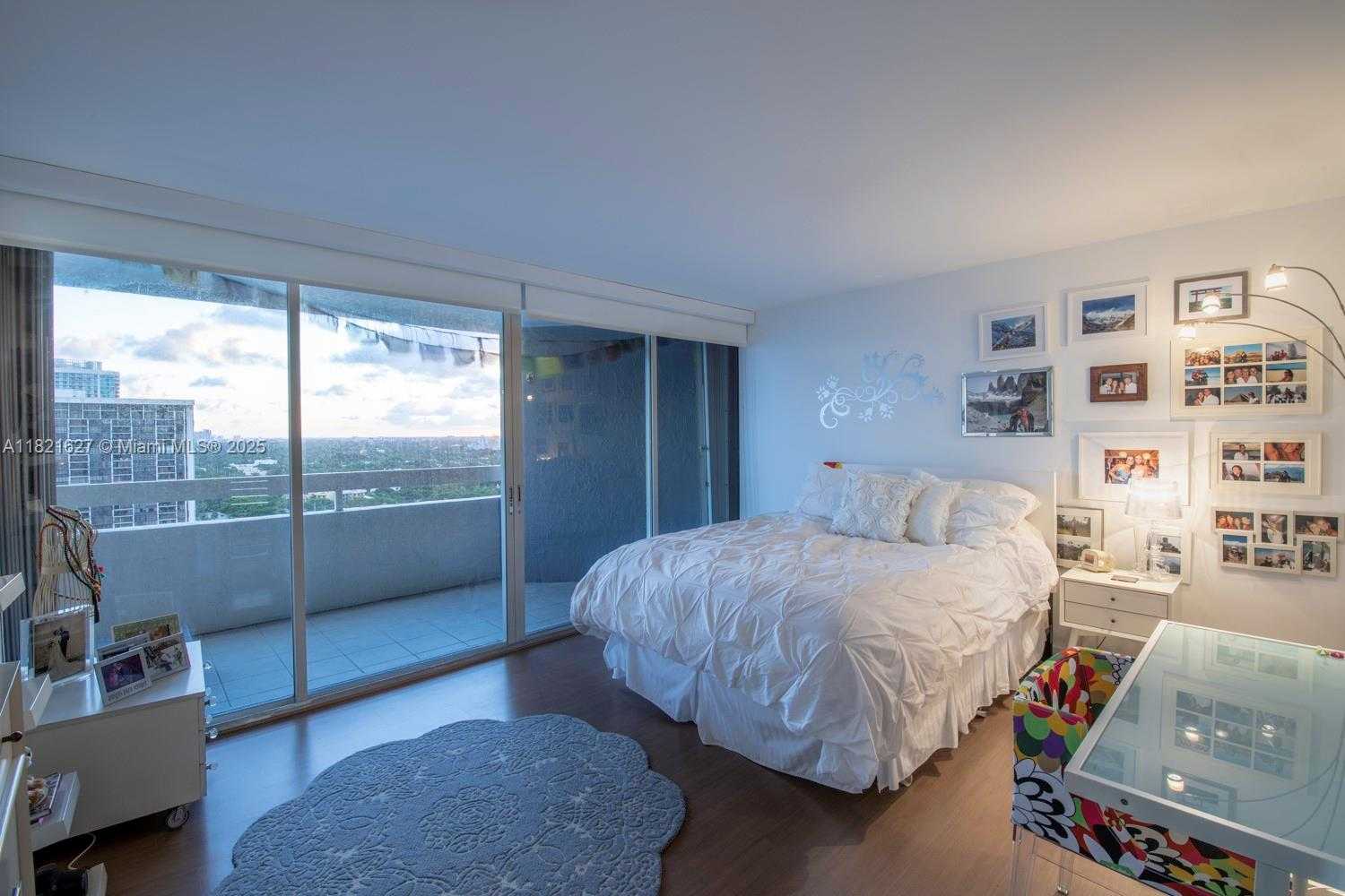Small Image of 1627 BRICKELL AVE #2402, Miami Number 8