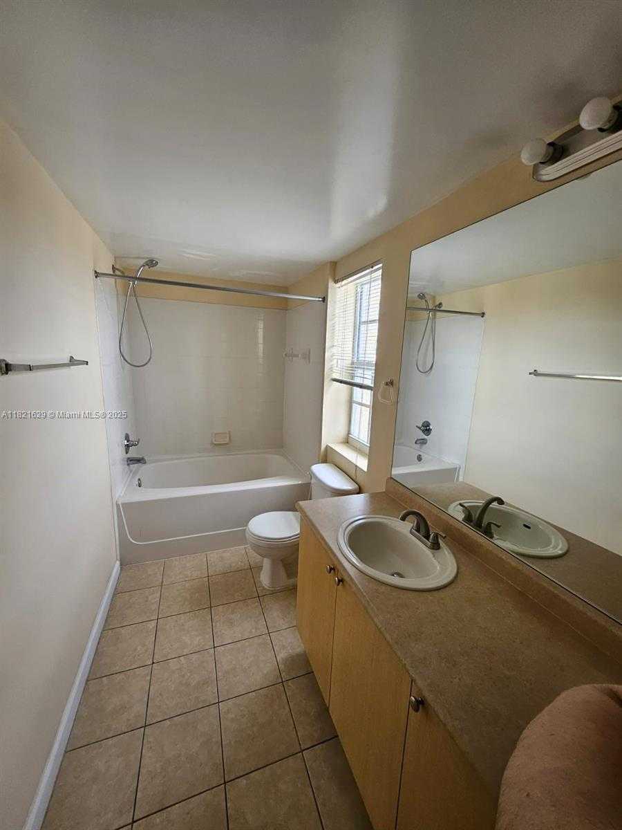 Small Image of 1919 VAN BUREN ST #610A, Hollywood Number 4
