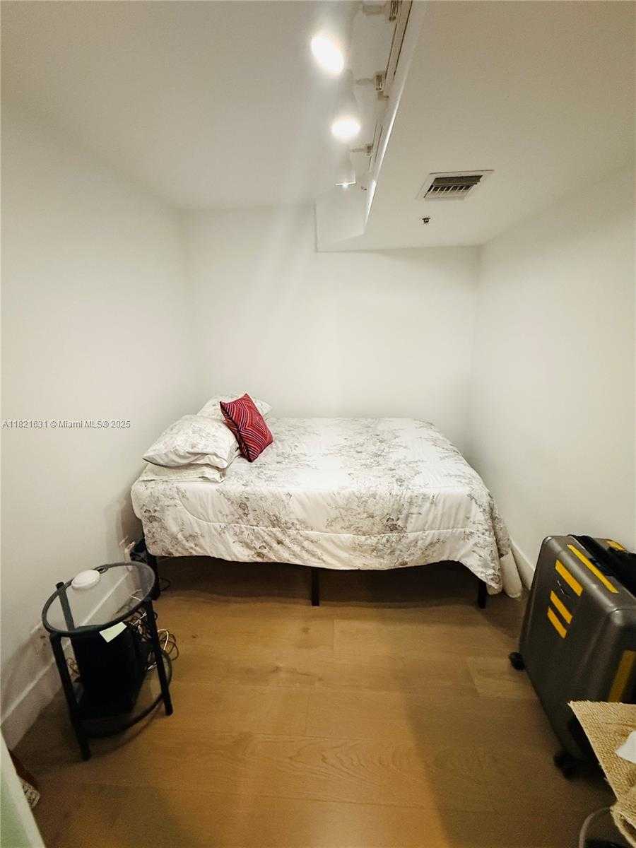 Small Image of 9499 COLLINS AVE #907, Surfside Number 10