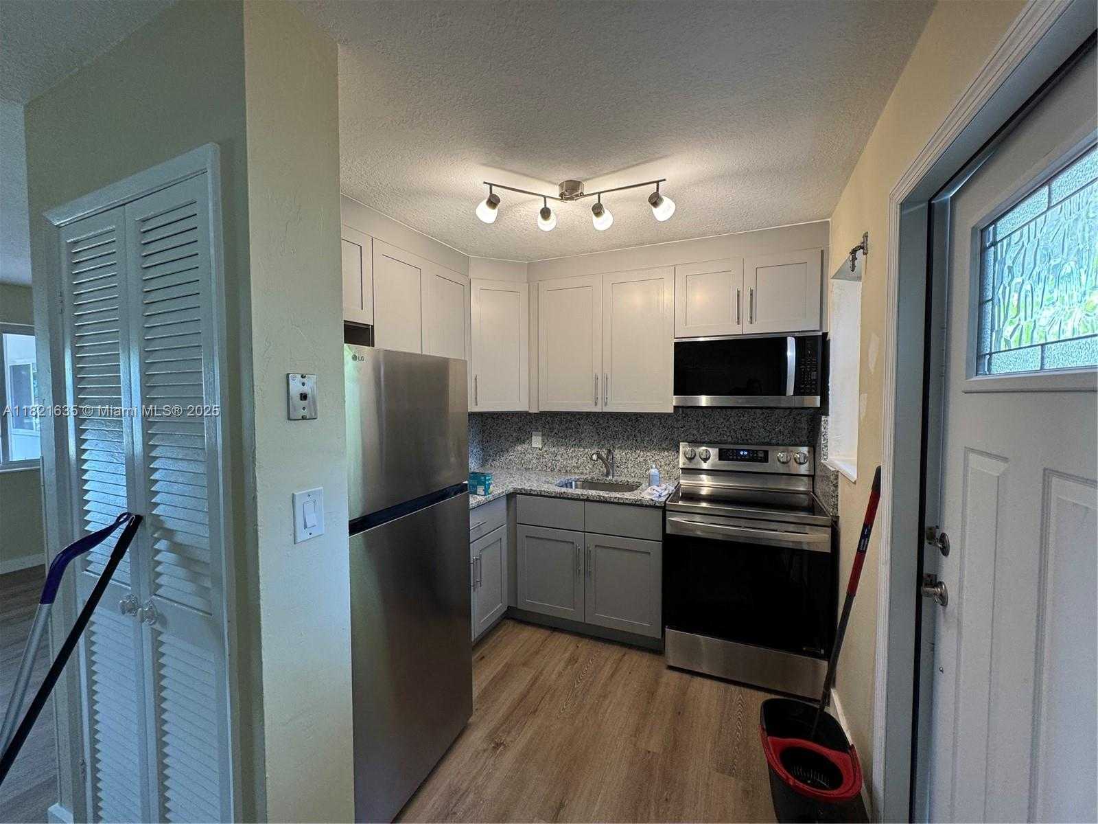 Small Image of 707 SOUTH 19TH AVE #2, Hollywood Number 2
