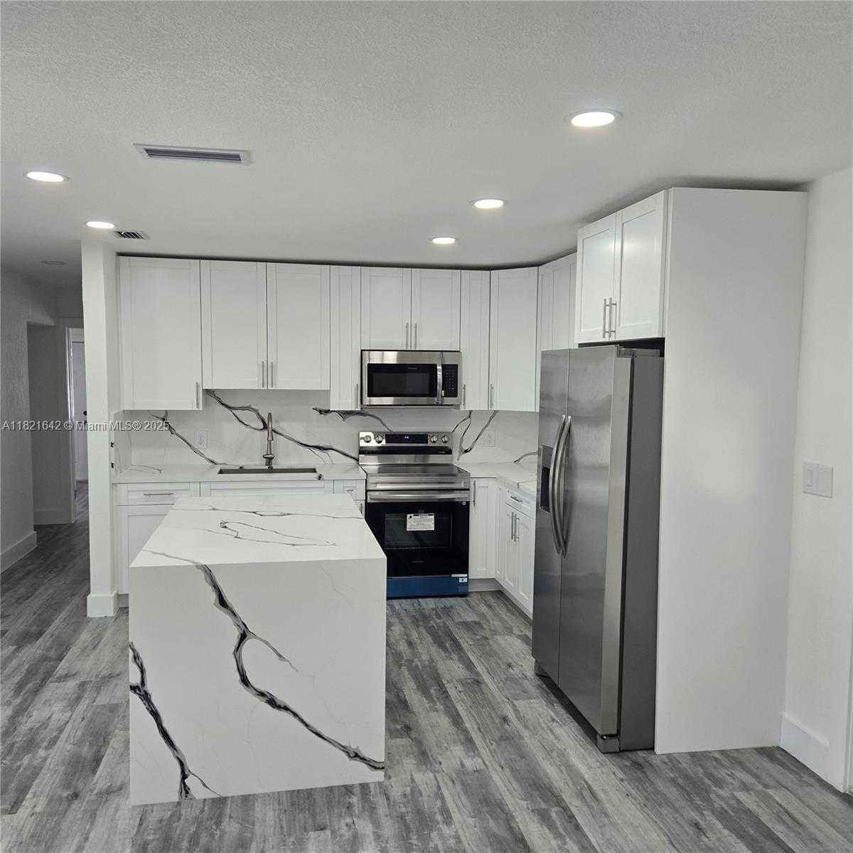 Small Image of 3740 PERCIVAL AVE #3740, Miami Number 2