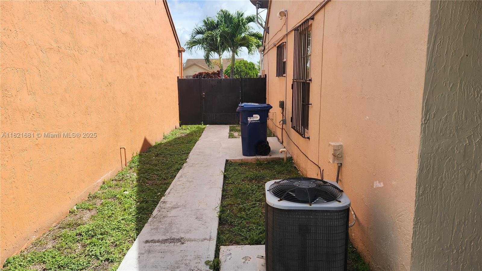 Small Image of 3243 NORTH WEST 203RD LN, Miami Gardens Number 16