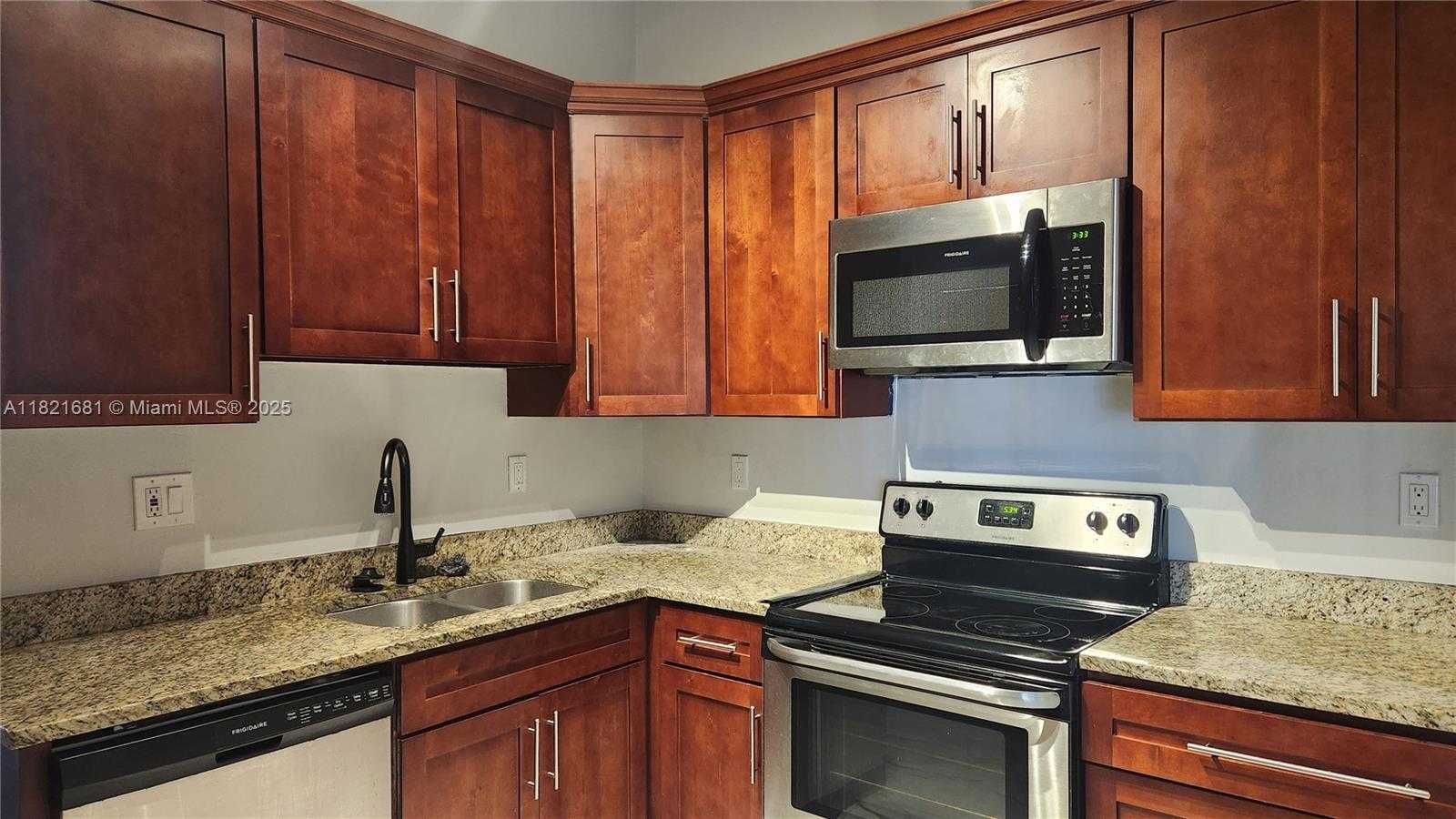 Small Image of 3243 NORTH WEST 203RD LN, Miami Gardens Number 5