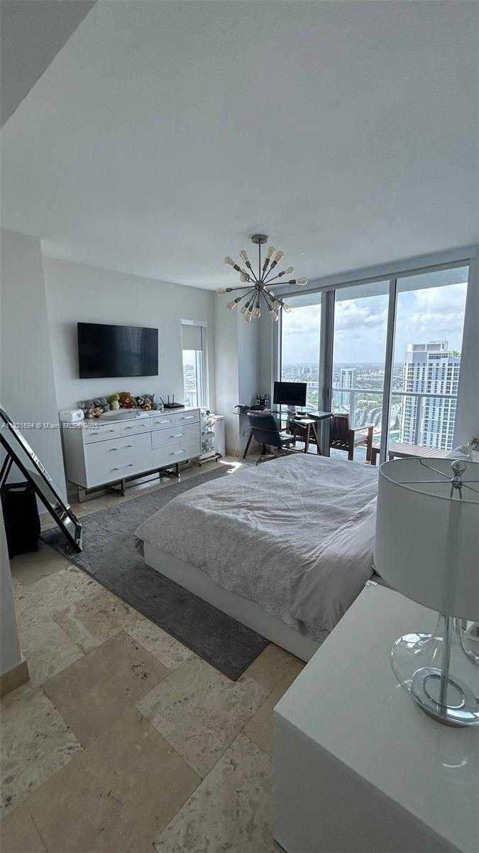Small Image of 185 SOUTH WEST 7TH ST #3701, Miami Number 26