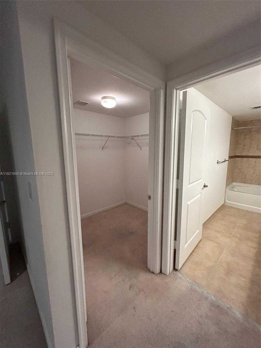 Small Image of Miami Number 10