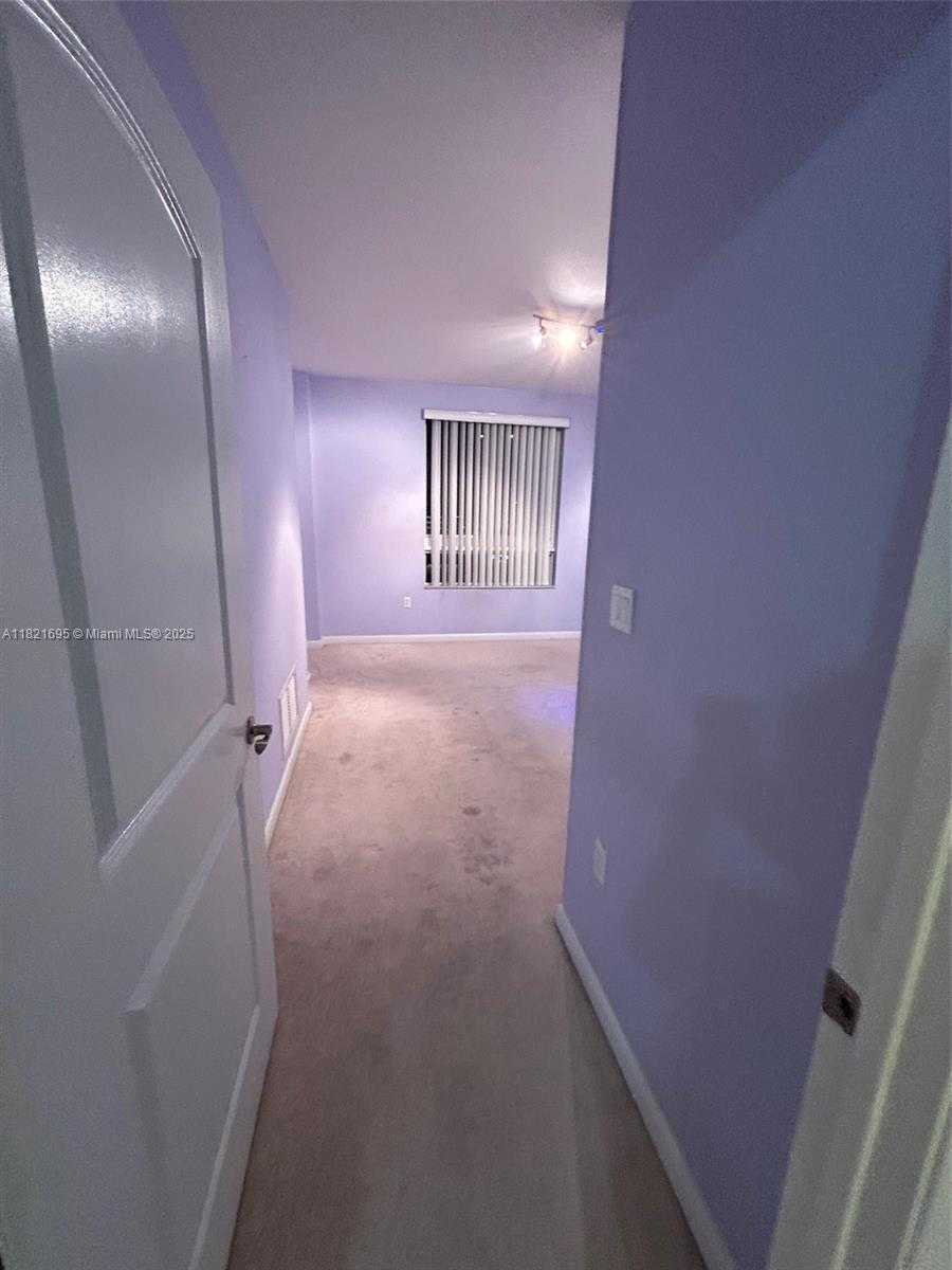 Small Image of Miami Number 5