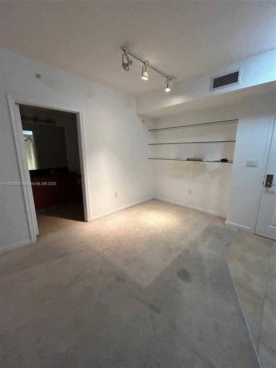 Small Image of Miami Number 6