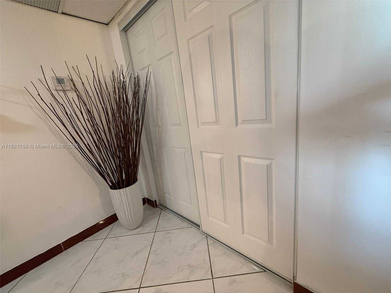 Small Image of 6801 INDIAN CREEK DR #302, Miami Beach Number 17
