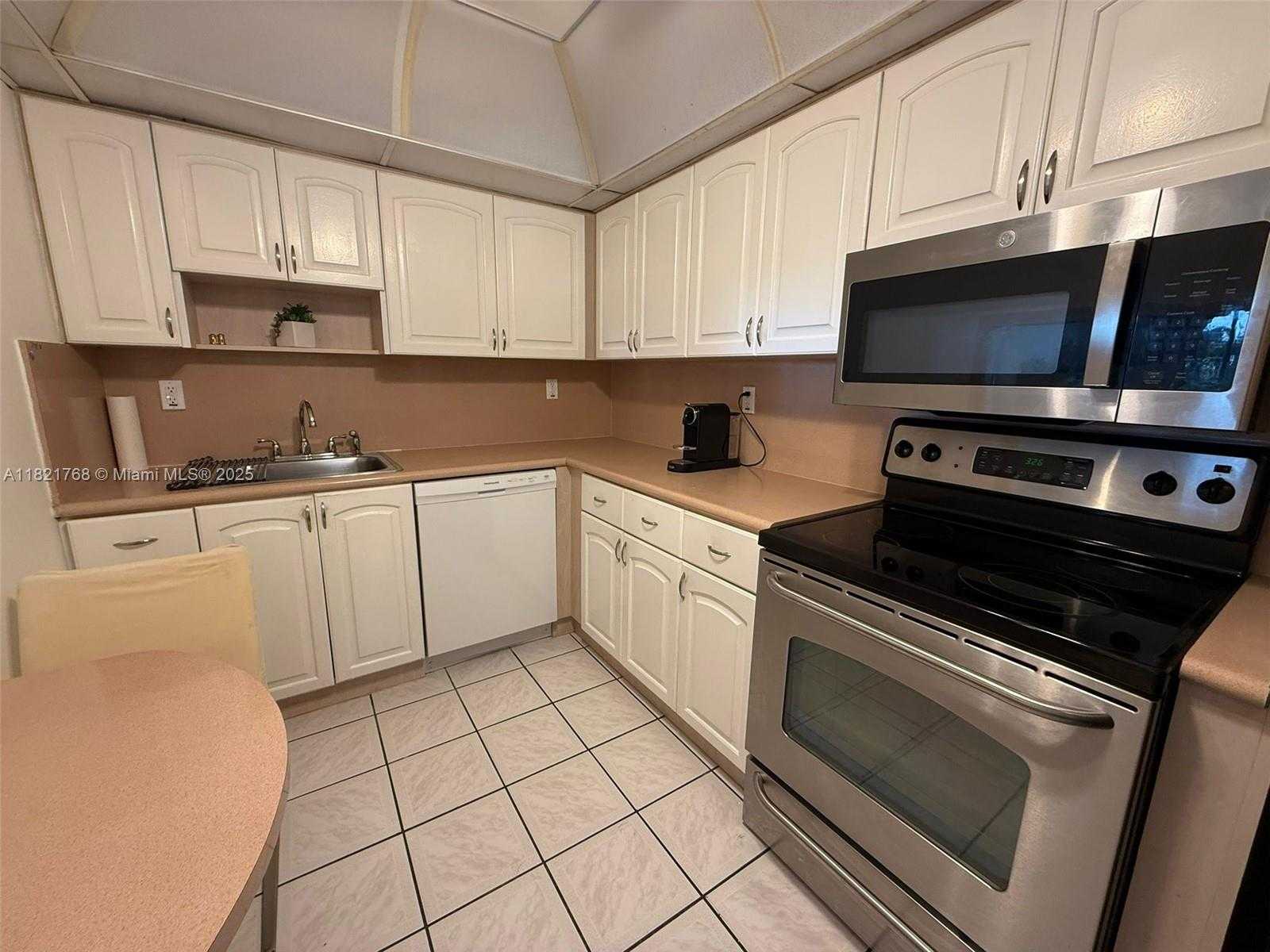 Small Image of 6801 INDIAN CREEK DR #302, Miami Beach Number 20