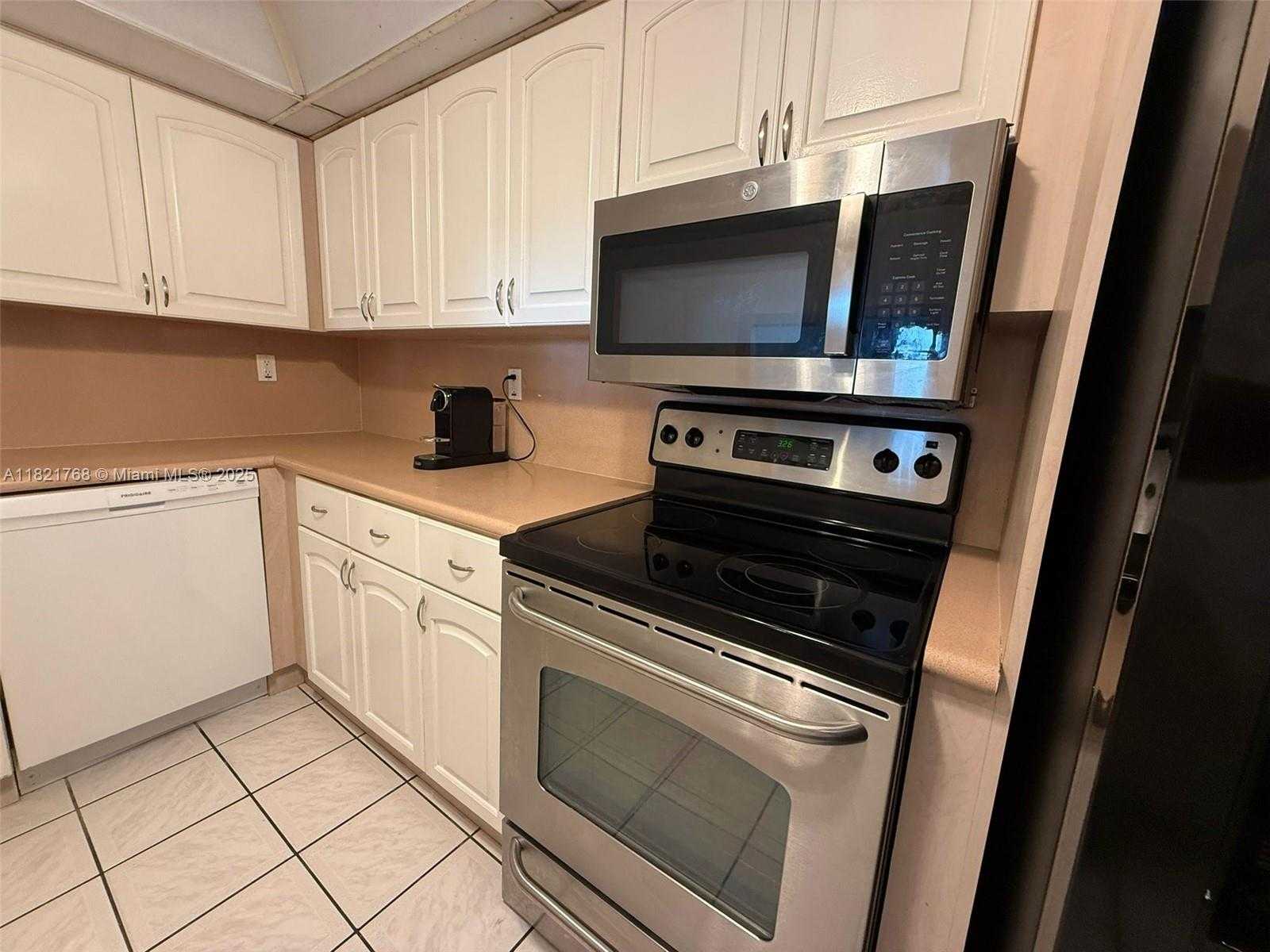Small Image of 6801 INDIAN CREEK DR #302, Miami Beach Number 21