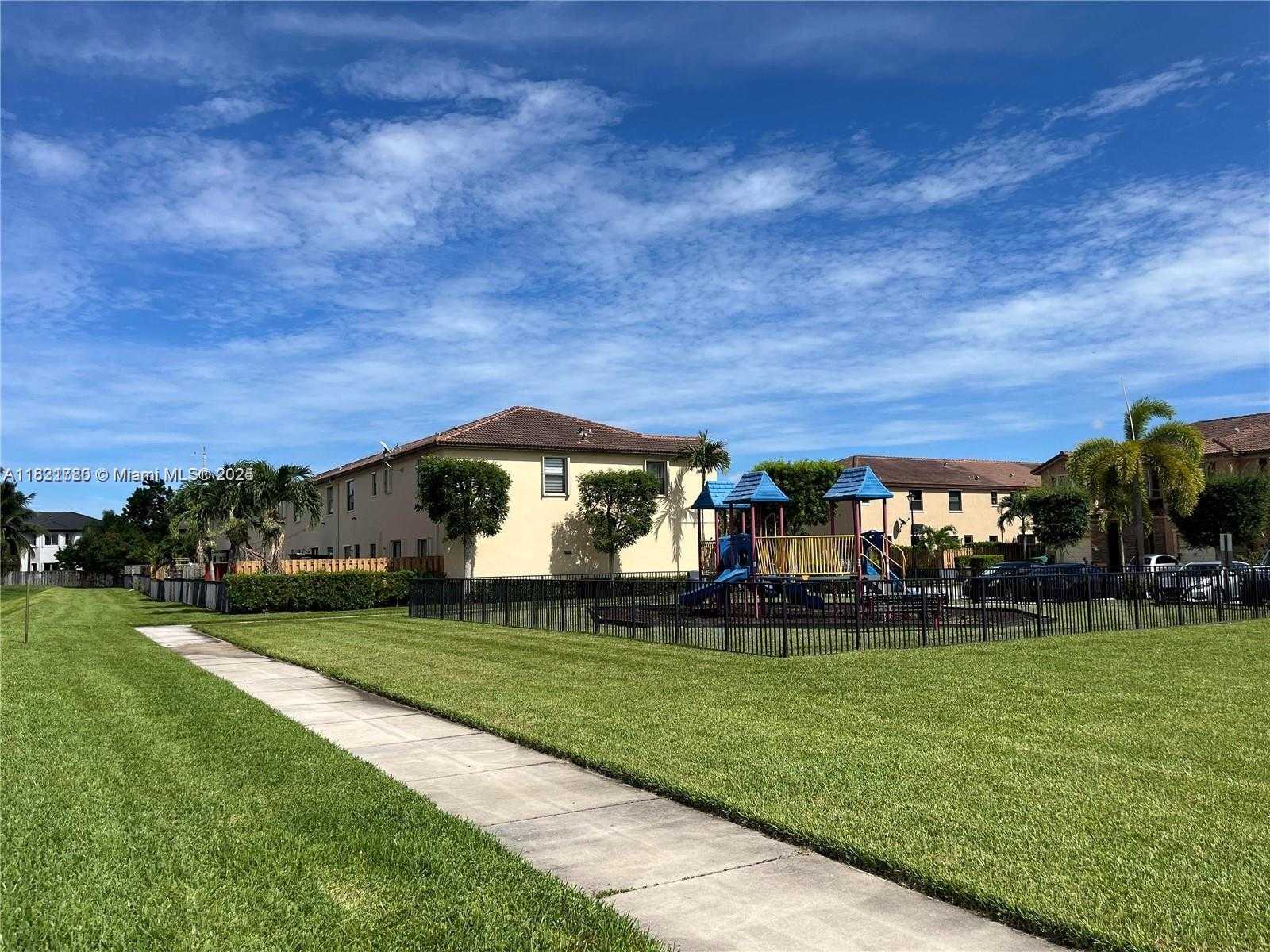 Small Image of 16309 SOUTH WEST 71ST TER, Miami Number 9