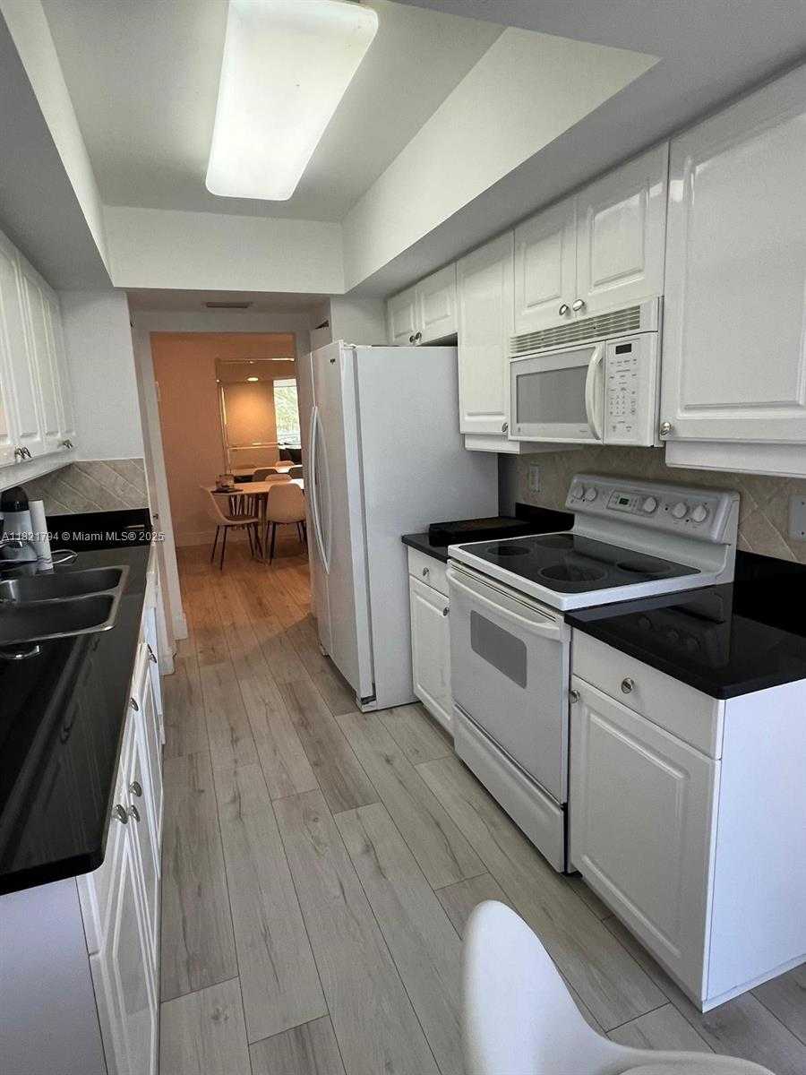 Small Image of 21055 YACHT CLUB DR #504, Aventura Number 3