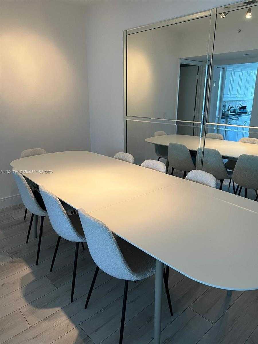 Small Image of 21055 YACHT CLUB DR #504, Aventura Number 4