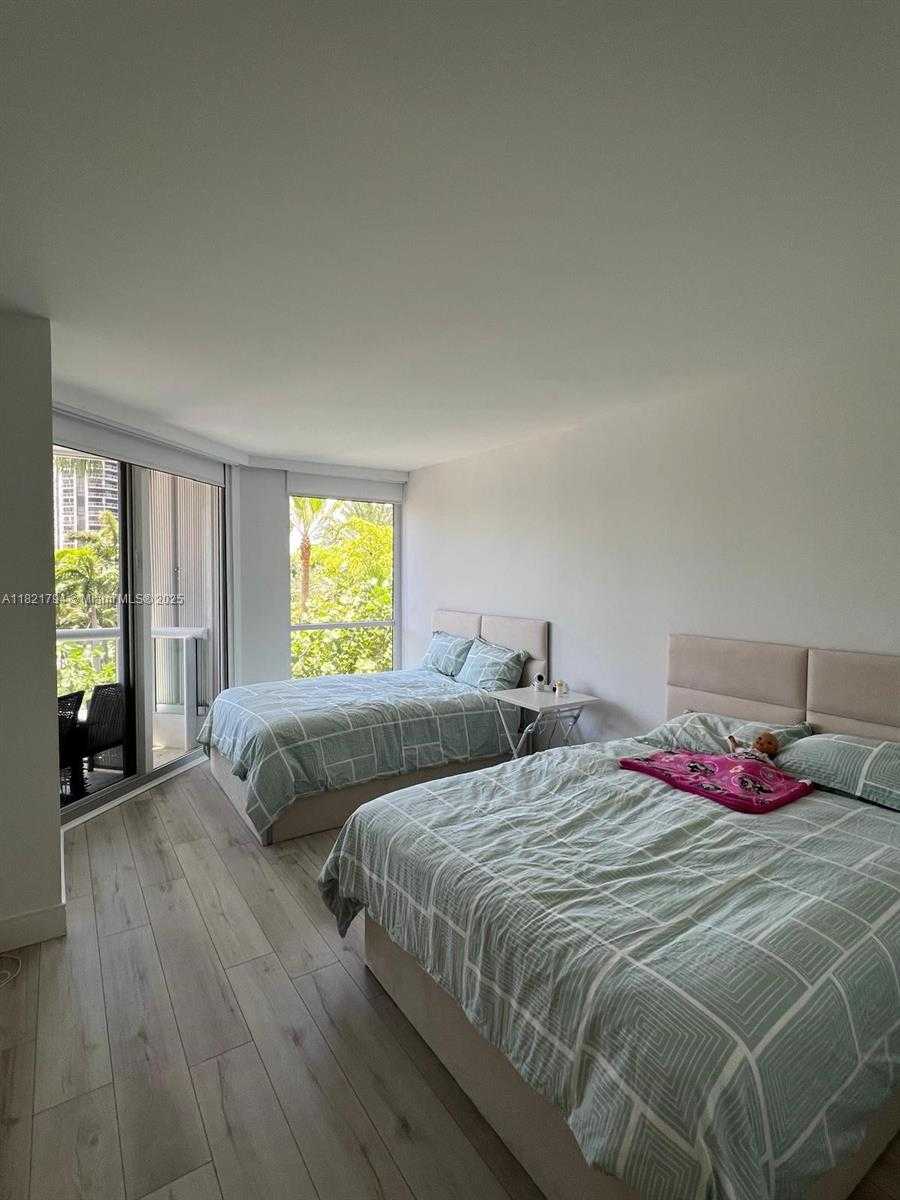 Small Image of 21055 YACHT CLUB DR #504, Aventura Number 5