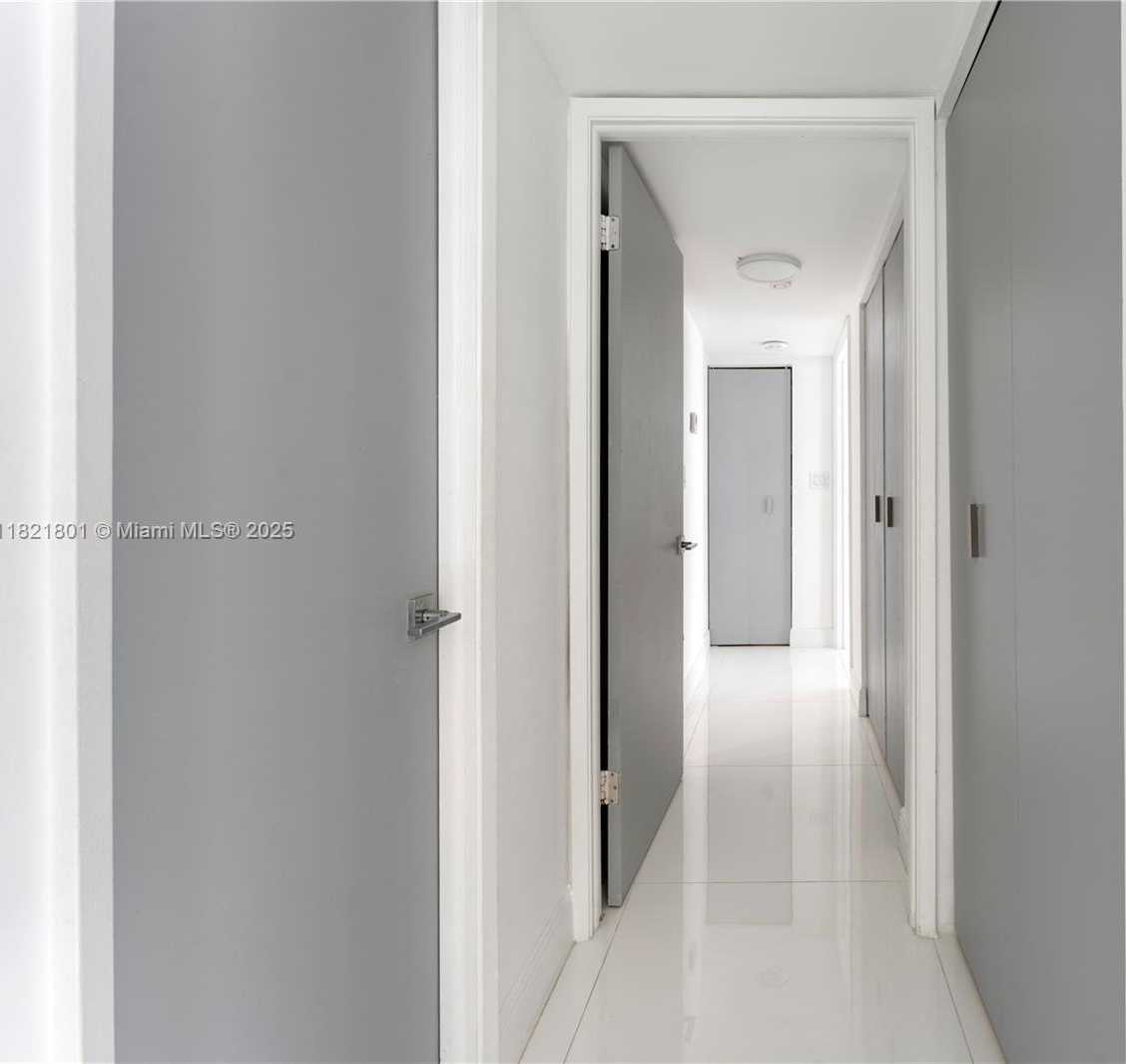 Small Image of 600 NORTH EAST 36TH ST #1111, Miami Number 16