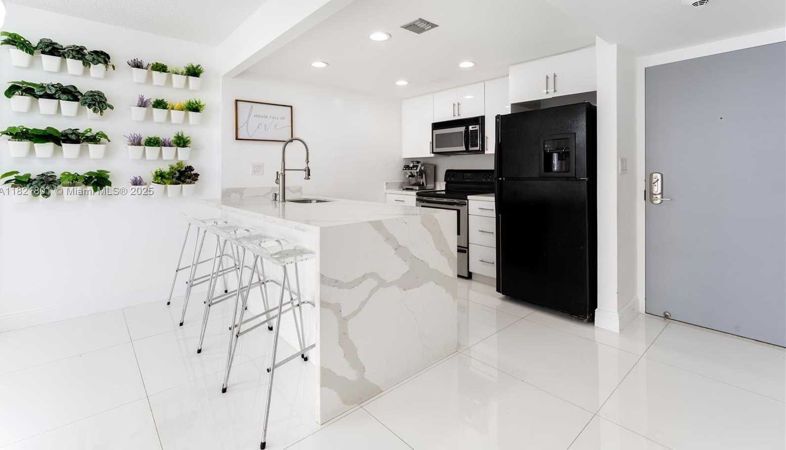 Small Image of 600 NORTH EAST 36TH ST #1111, Miami Number 2